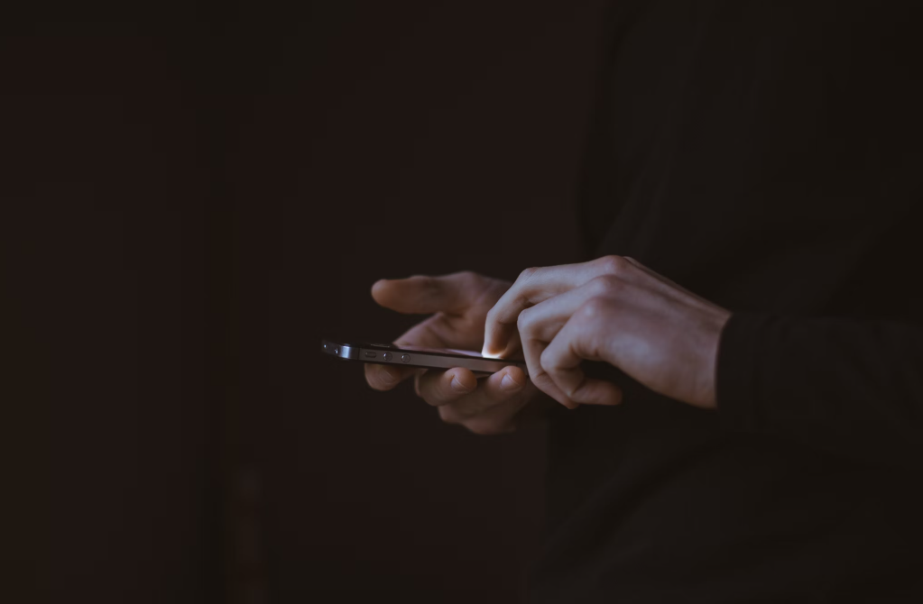 An expert providing cell phone forensic services.